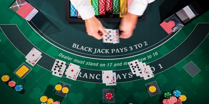 Kết thúc ván Blackjack dealer so sánh điểm và trả thưởng